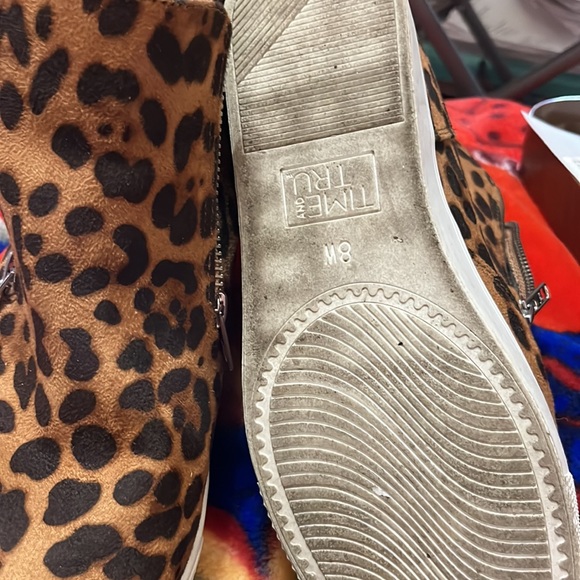 TIME and TRU Women’s Booties - Picture 6 of 6